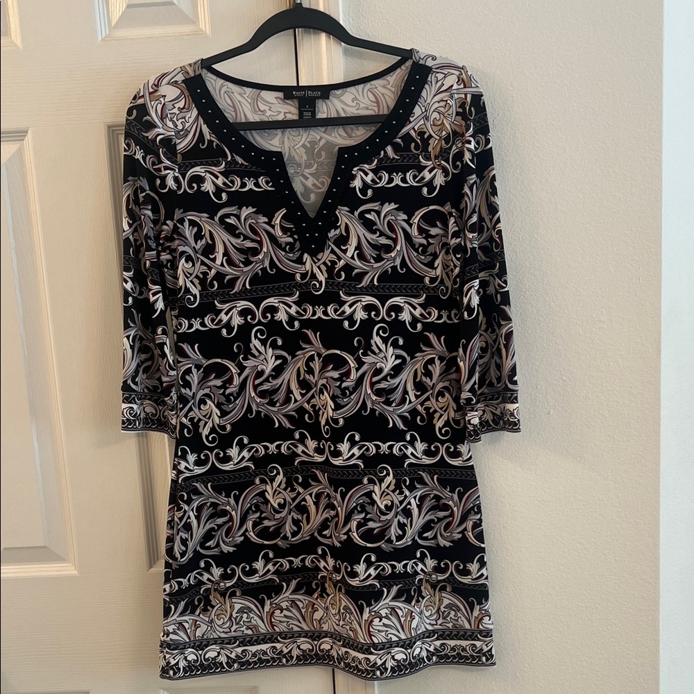 White House Black Market Black and White Scroll Tunic